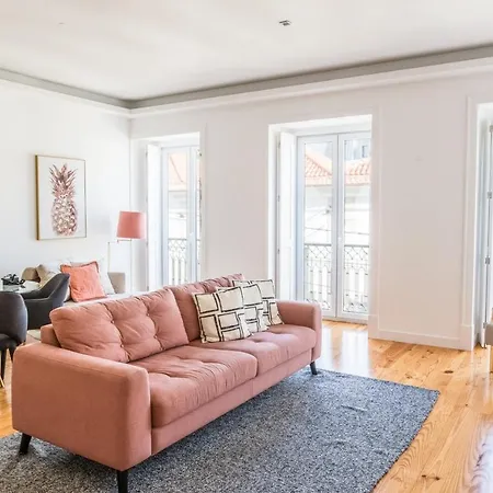 Plum Guide - The Peach Pineapple Lisboa